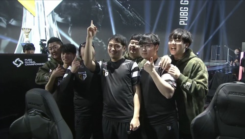 Crisp：第一局大龙团Daeny认为我们应该拿大龙 不应该去打人