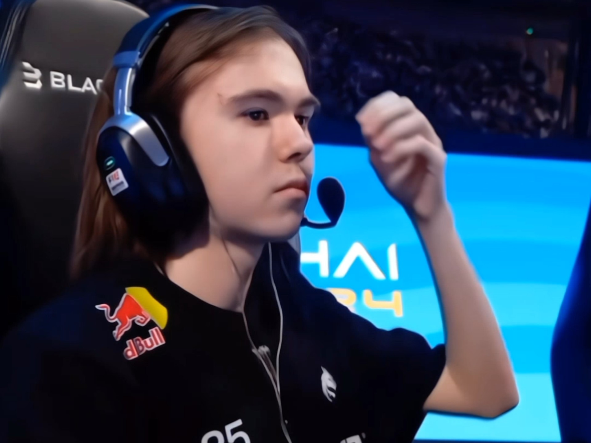 负责的神！ bin 无敌的Gnar的攻击速度击杀了Angel Rock Bird，转折点 Bilibili Gaming 横扫 EDward Gaming 。